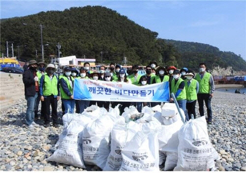 해양 폐기물 수거. [한국해양과학기술원 제공]